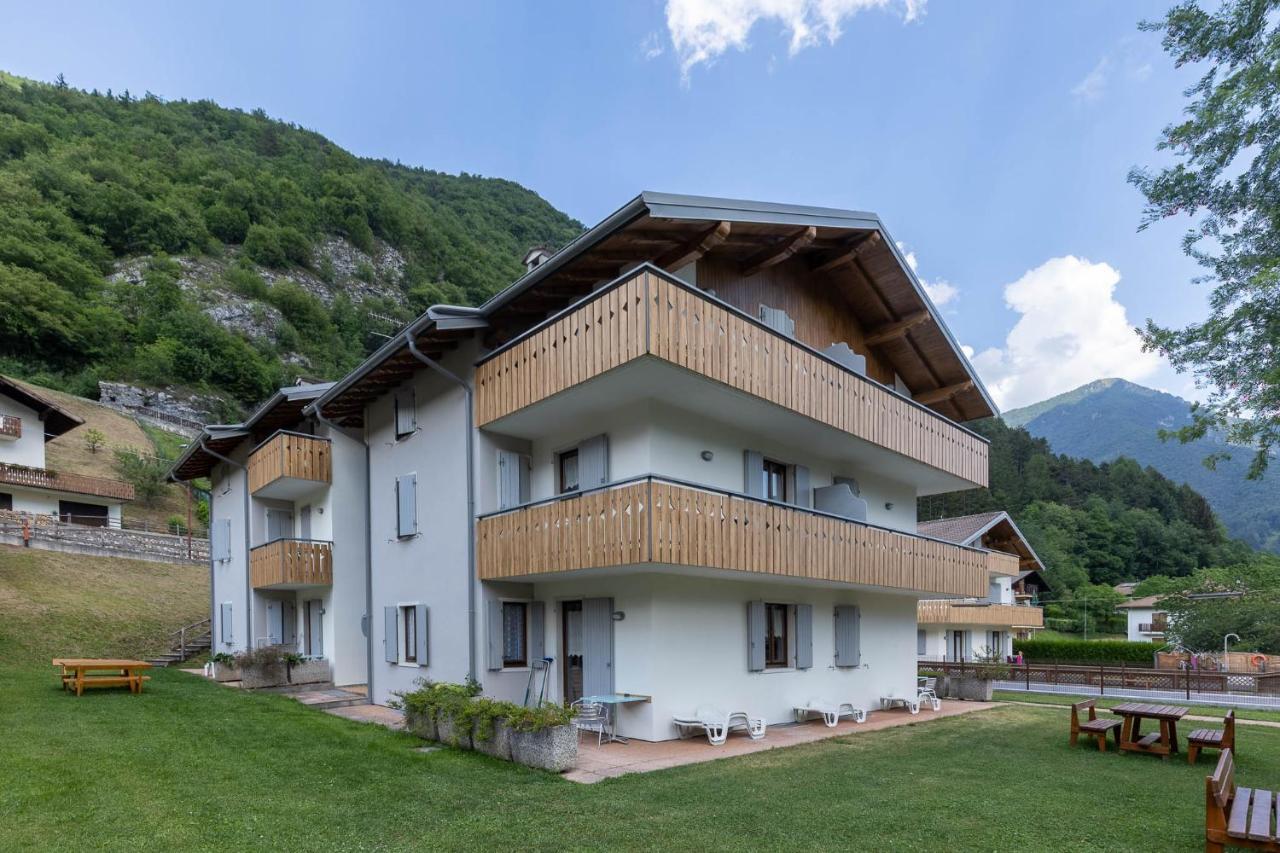 Residence Alessio Bezzecca Exteriör bild