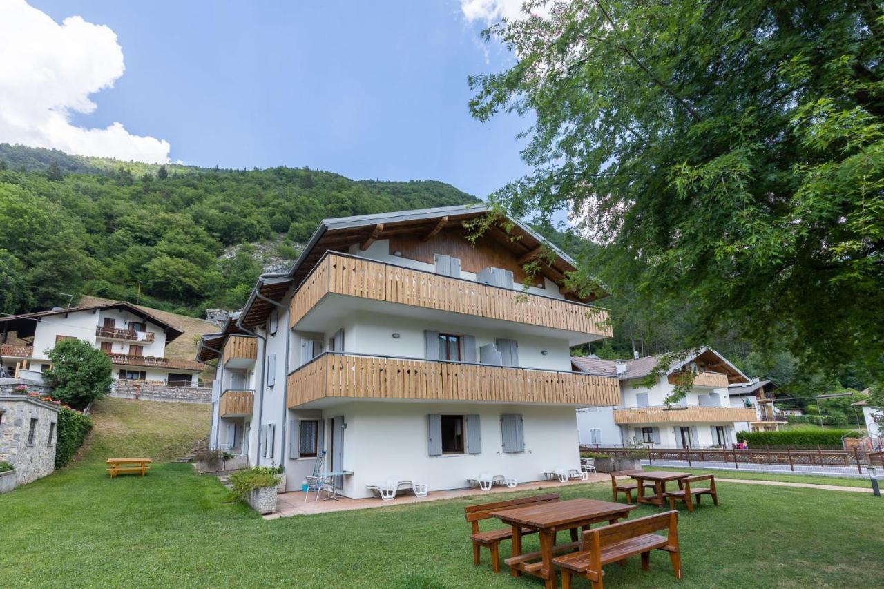 Residence Alessio Bezzecca Exteriör bild